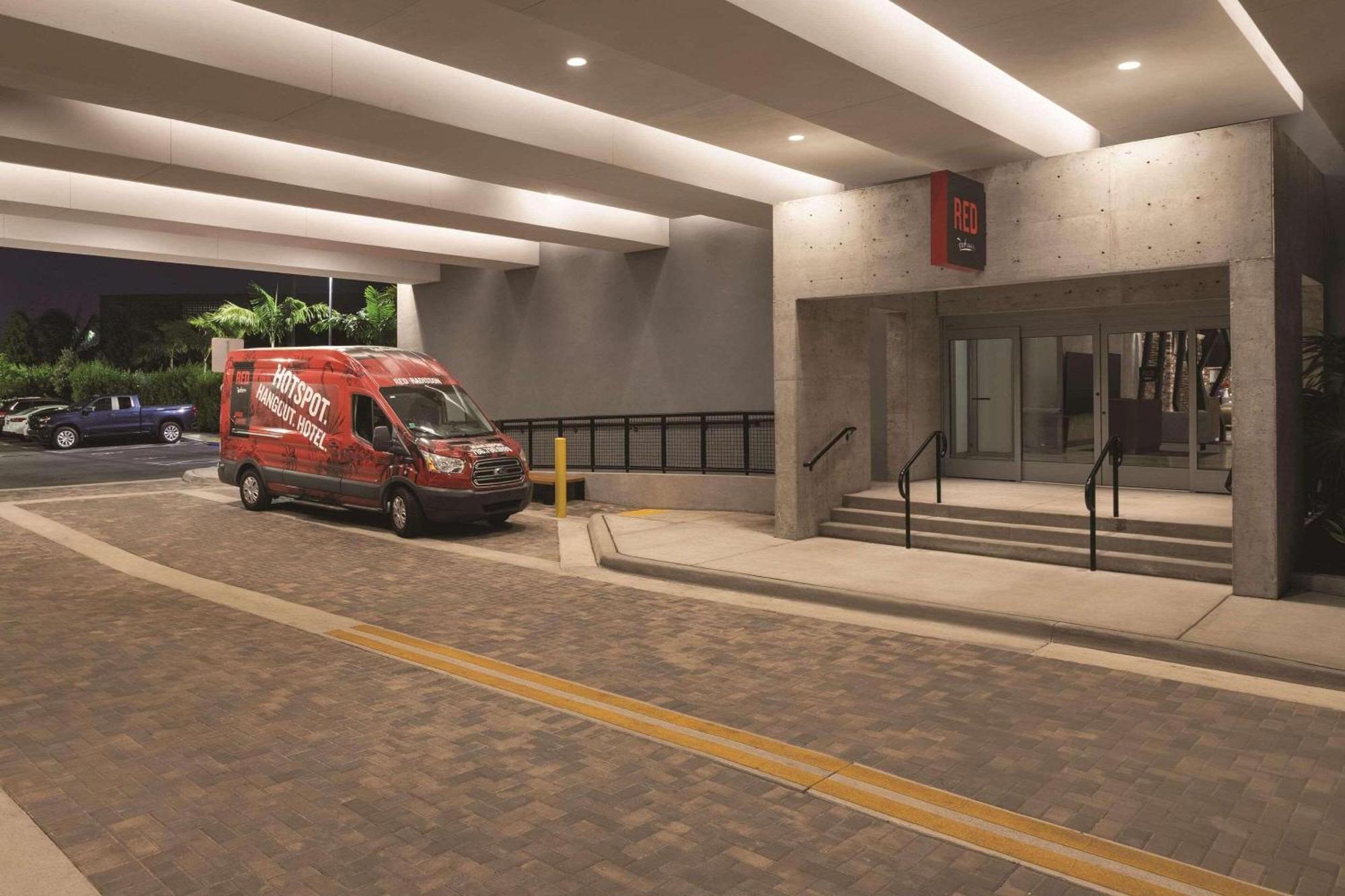 Radisson Red Miami Airport Otel Miami Springs Dış mekan fotoğraf