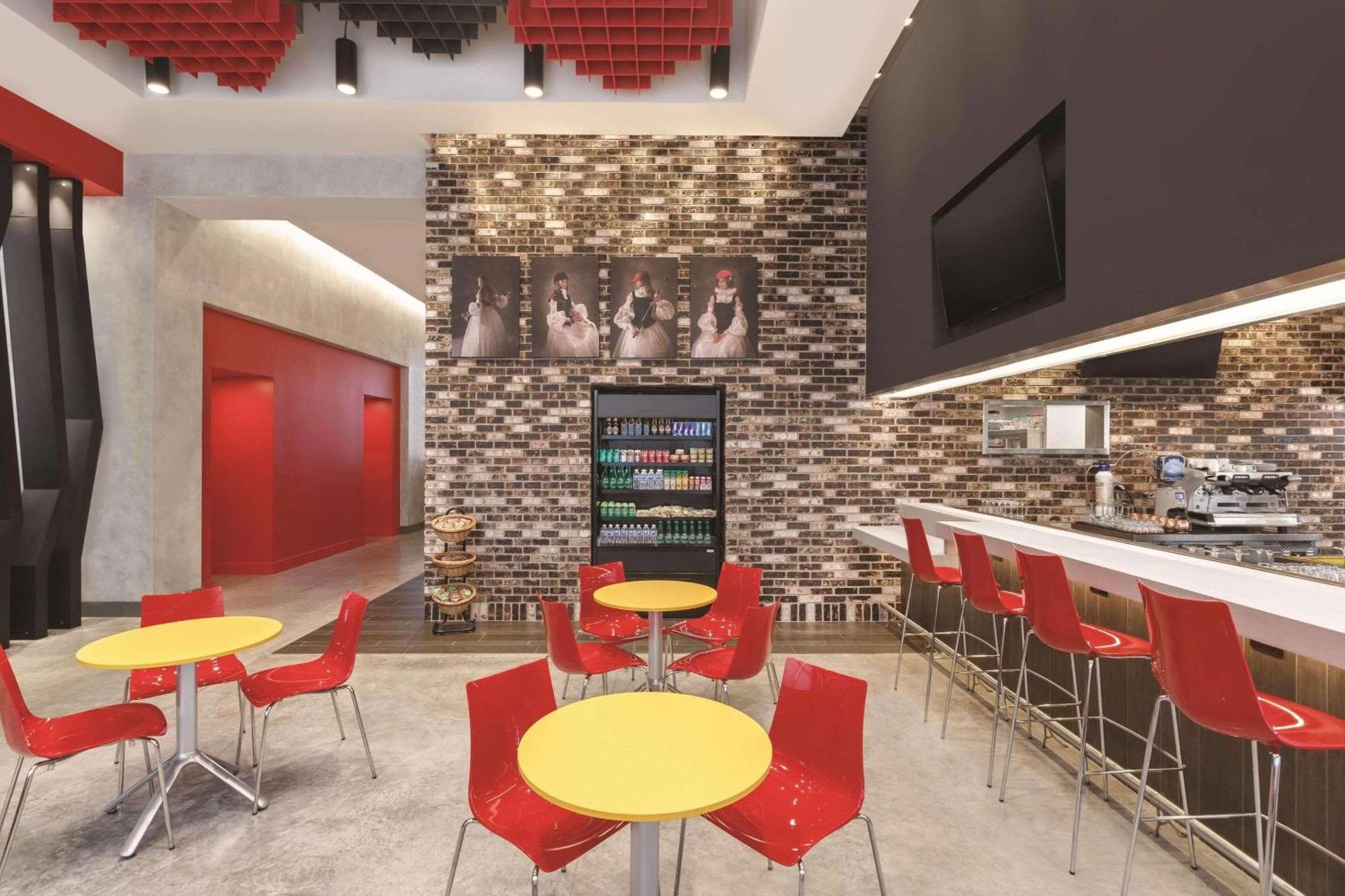 Radisson Red Miami Airport Otel Miami Springs Dış mekan fotoğraf