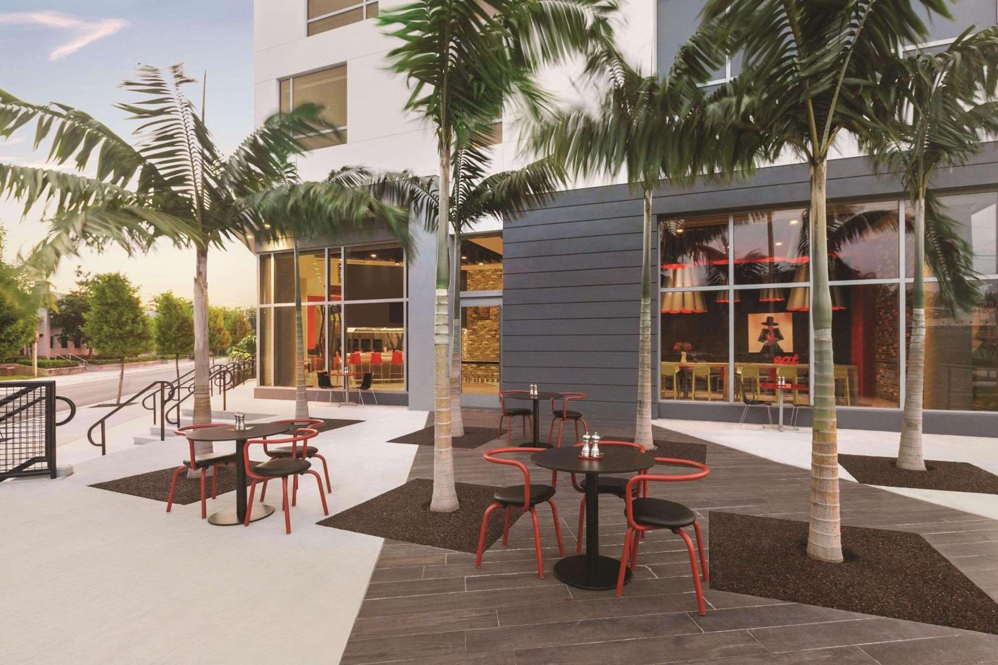 Radisson Red Miami Airport Otel Miami Springs Dış mekan fotoğraf